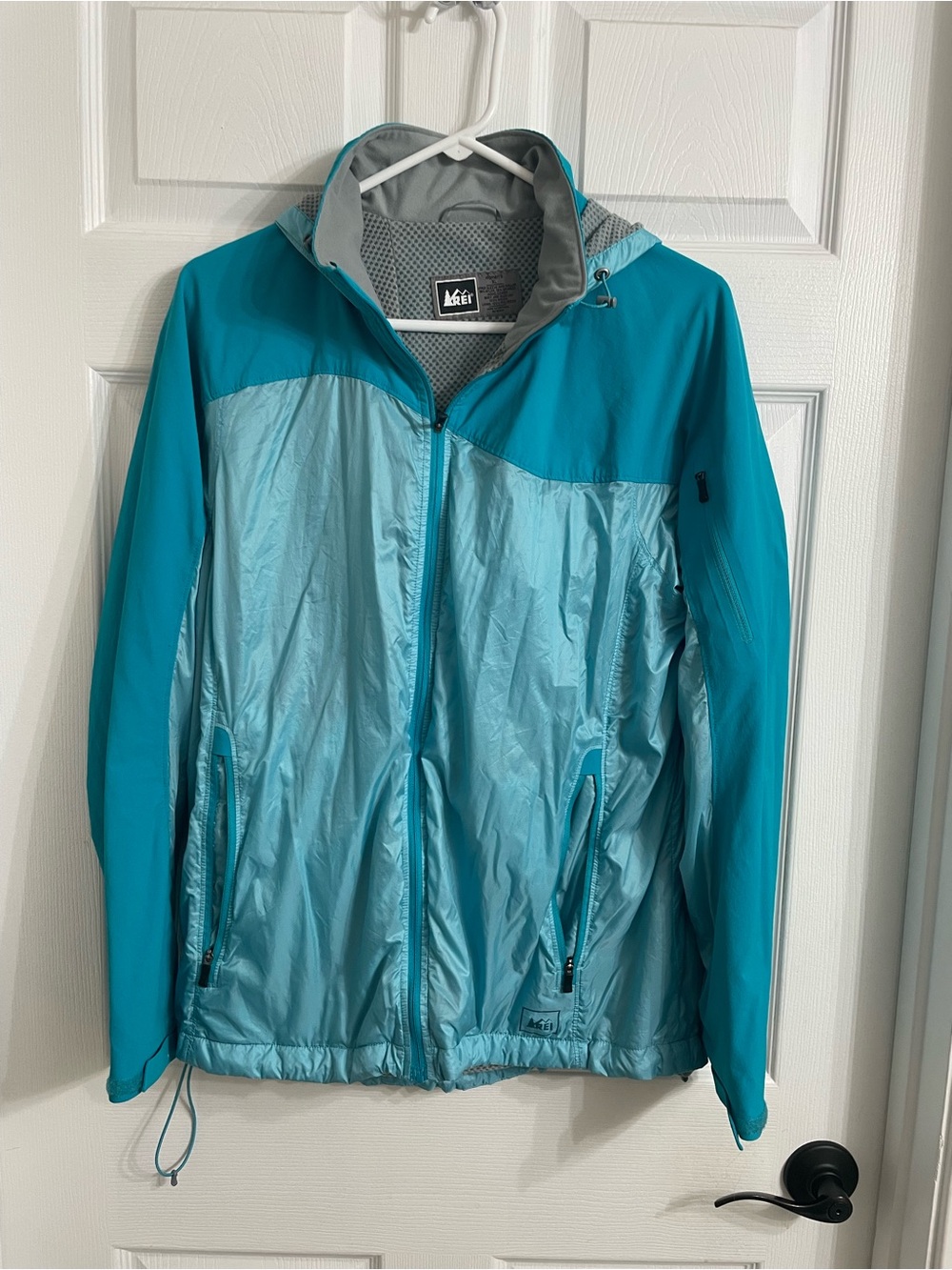 REI Donavan Two-Tone Teal Hooded Lightweight Windbreaker Jacket great for hiking